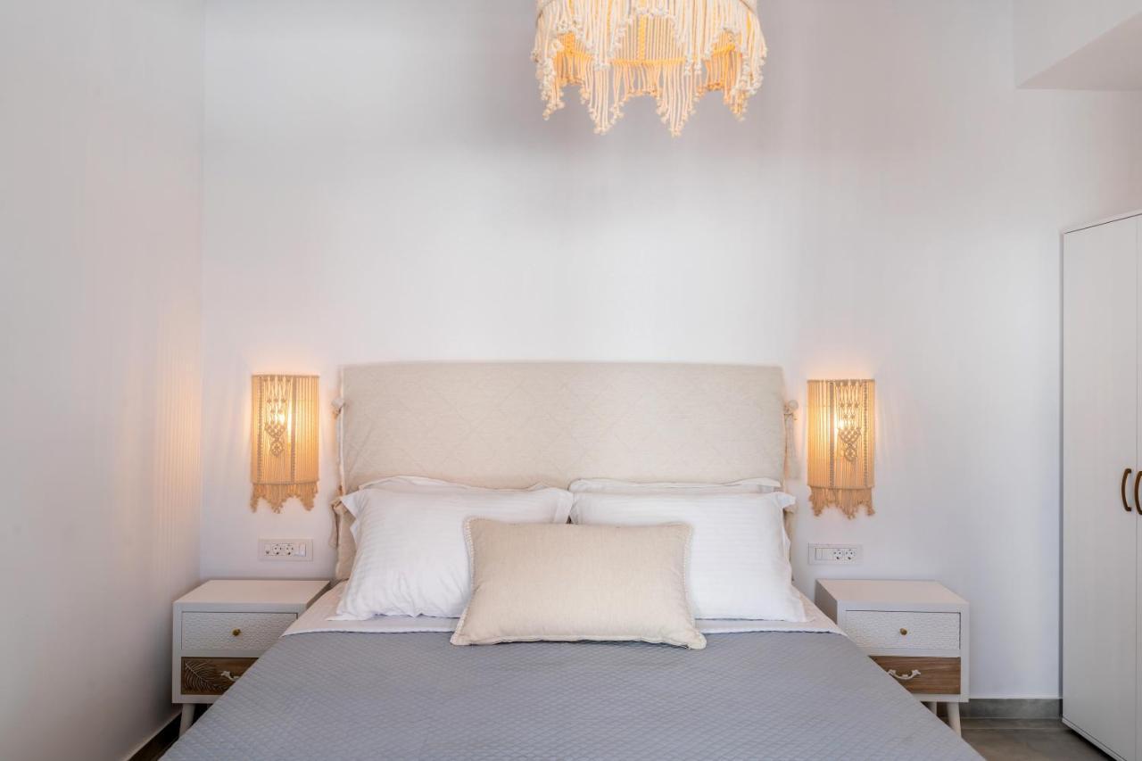 Santorossa Luxury Villas Emporio  Exterior photo