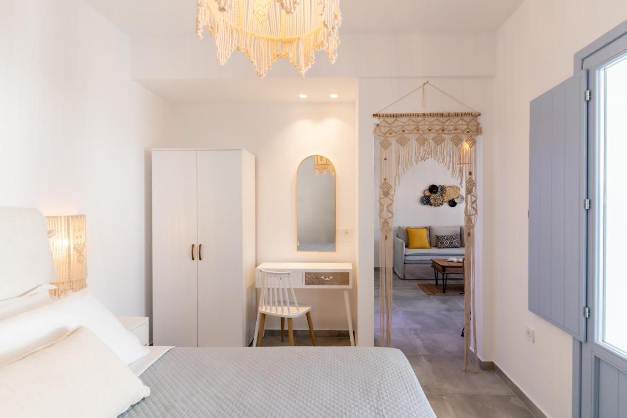 Santorossa Luxury Villas Emporio  Exterior photo